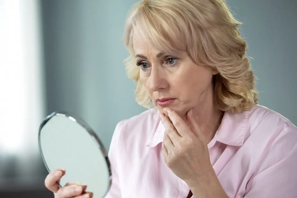 با بالا رفتن سن یا قرار گرفتن مکرر در معرض عوامل آسیب‌زا، پوست تغییراتی نشان می‌دهد.